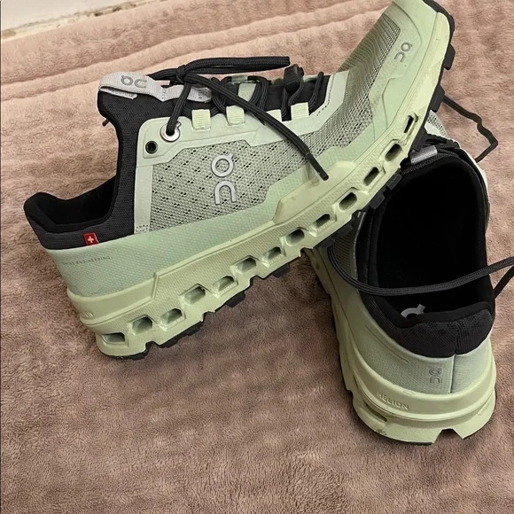 On Cloud Women's Athletic Shoes - Black and Green - Picture 2 of 4